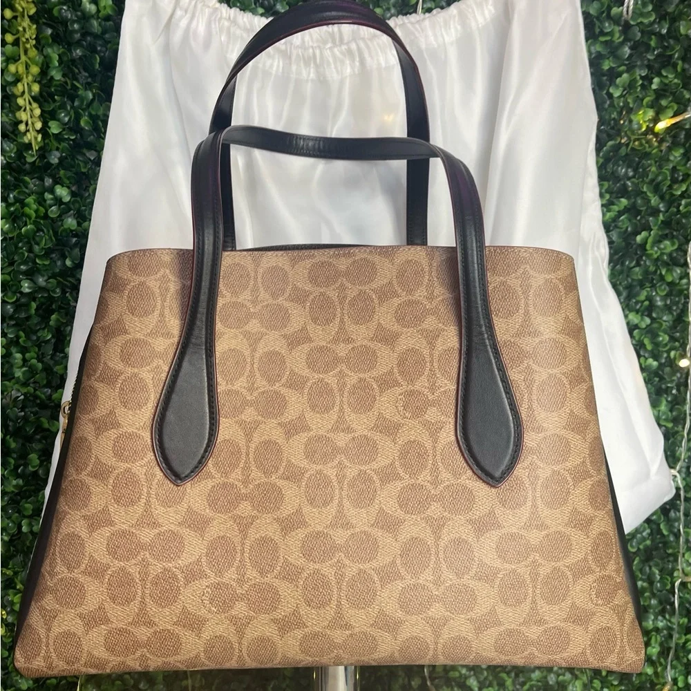 Coach Lora Carryall Triple Compartment Tote Shoulder Bag.‎